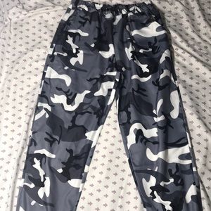 Camo print drawstring pants (missing drawstring)